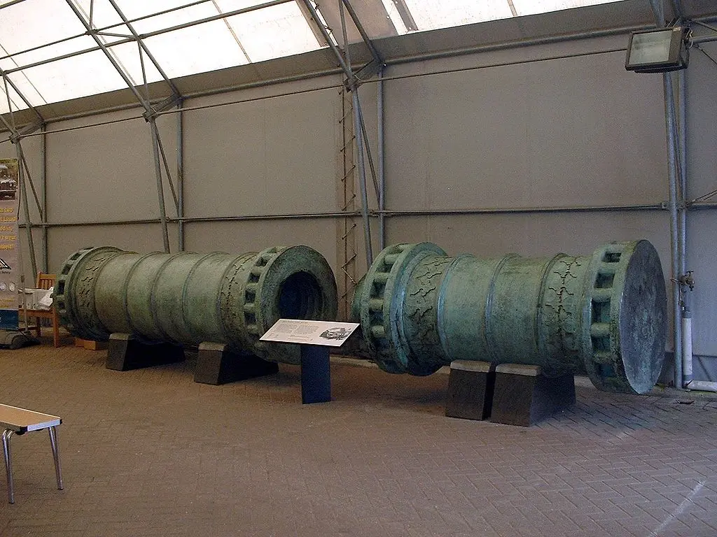 An Ottoman cannon. Before the Rise of Europe