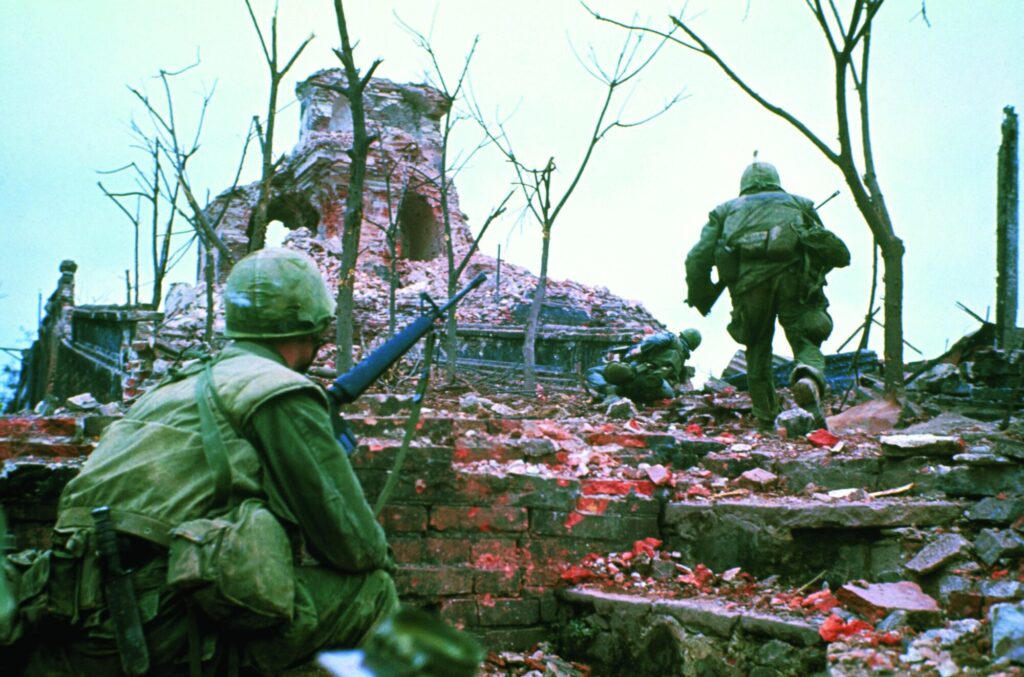 American Marines advancing during the siege at Hue vietnam war